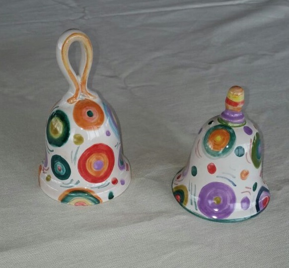 set due campane dipinte a mano in ceramica-set of two hand-painted ceramic bells